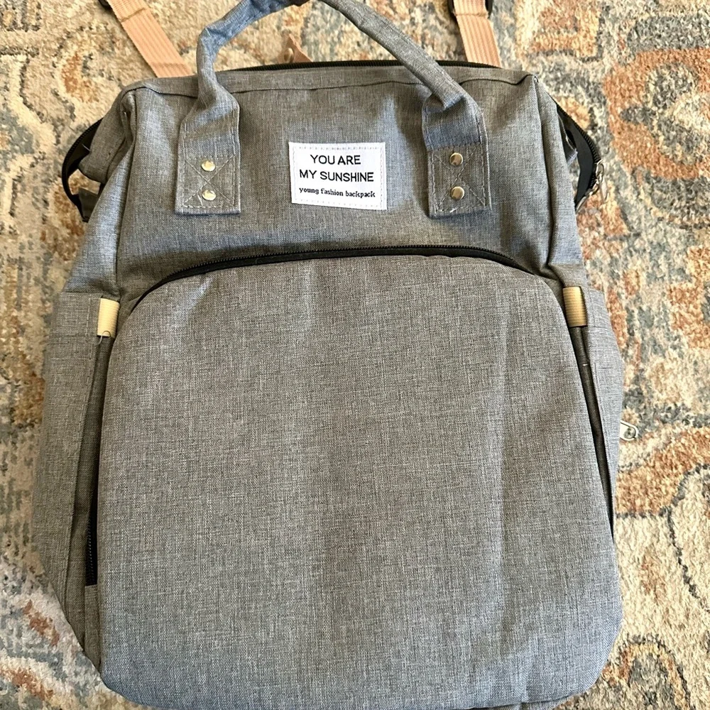 NWOT‎ Multi-Function Travel Diaper Bag / Changing Station / Privacy Sleep
